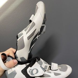 Pearl Izumi spin and cycle shoes size 9